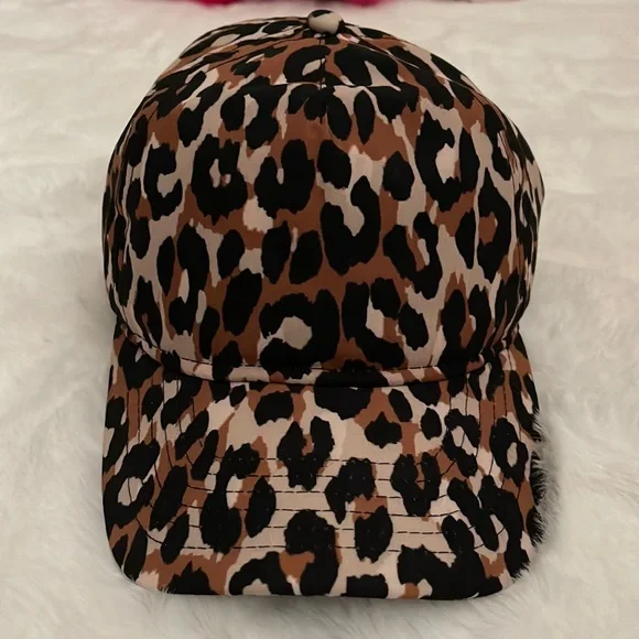 Kate Spade Leopard Animal Print Cap NWT Kate Spade Classic Leopard Print Beanie Hat & Scarf Set  main image 3